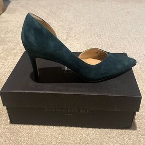 Banana Republic Suede Pumps